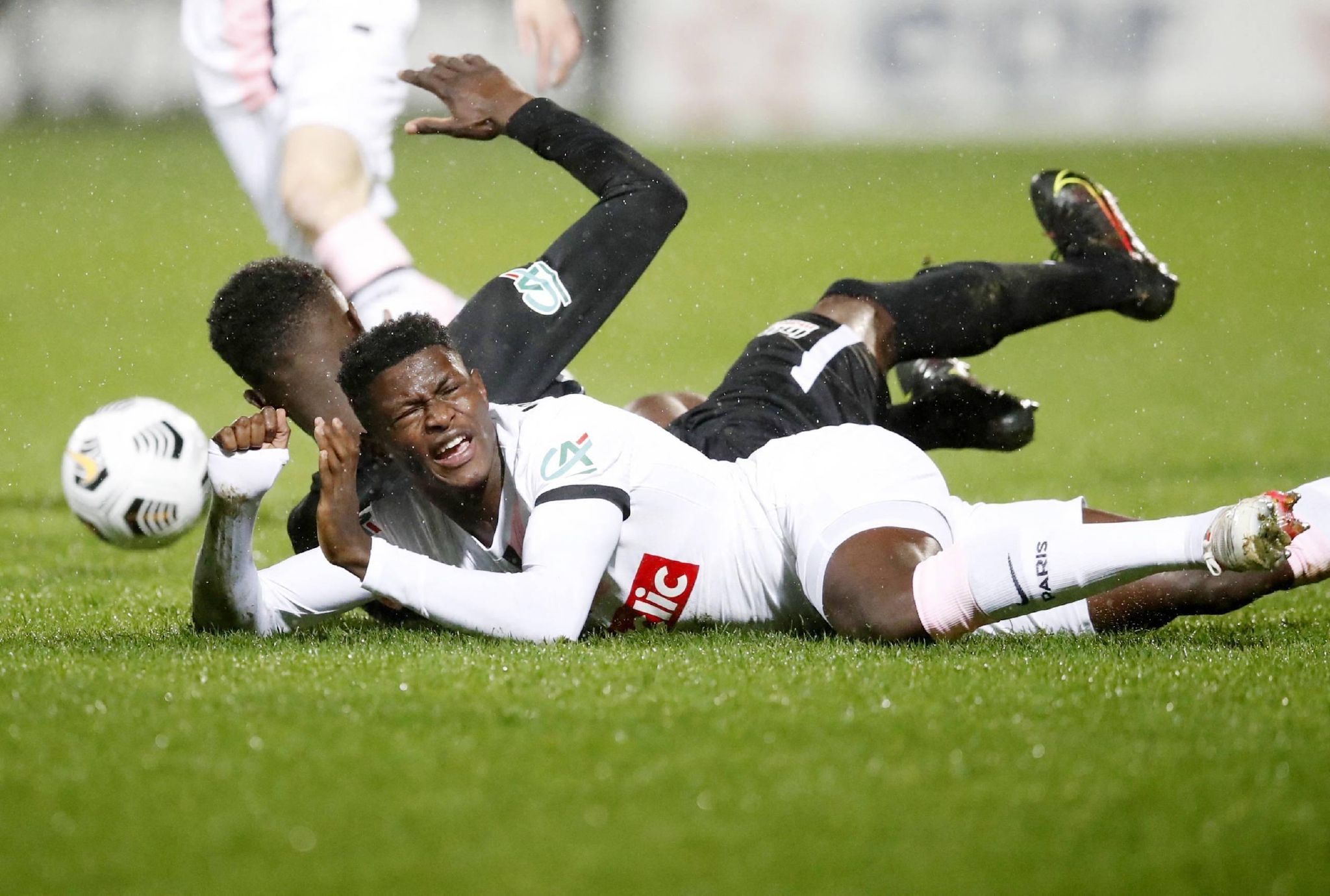 体育赛事-广州队内部会议纪要流出：转会期官宣签约，法国杯使命明确，身体对抗强度拉满的简单介绍