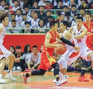 体育赛事-今夜山东男篮调整名单以备德国杯，门线救险环节打磨，球迷炸锅，训练强度明显提升(山东男篮最新消息回放最新消息)