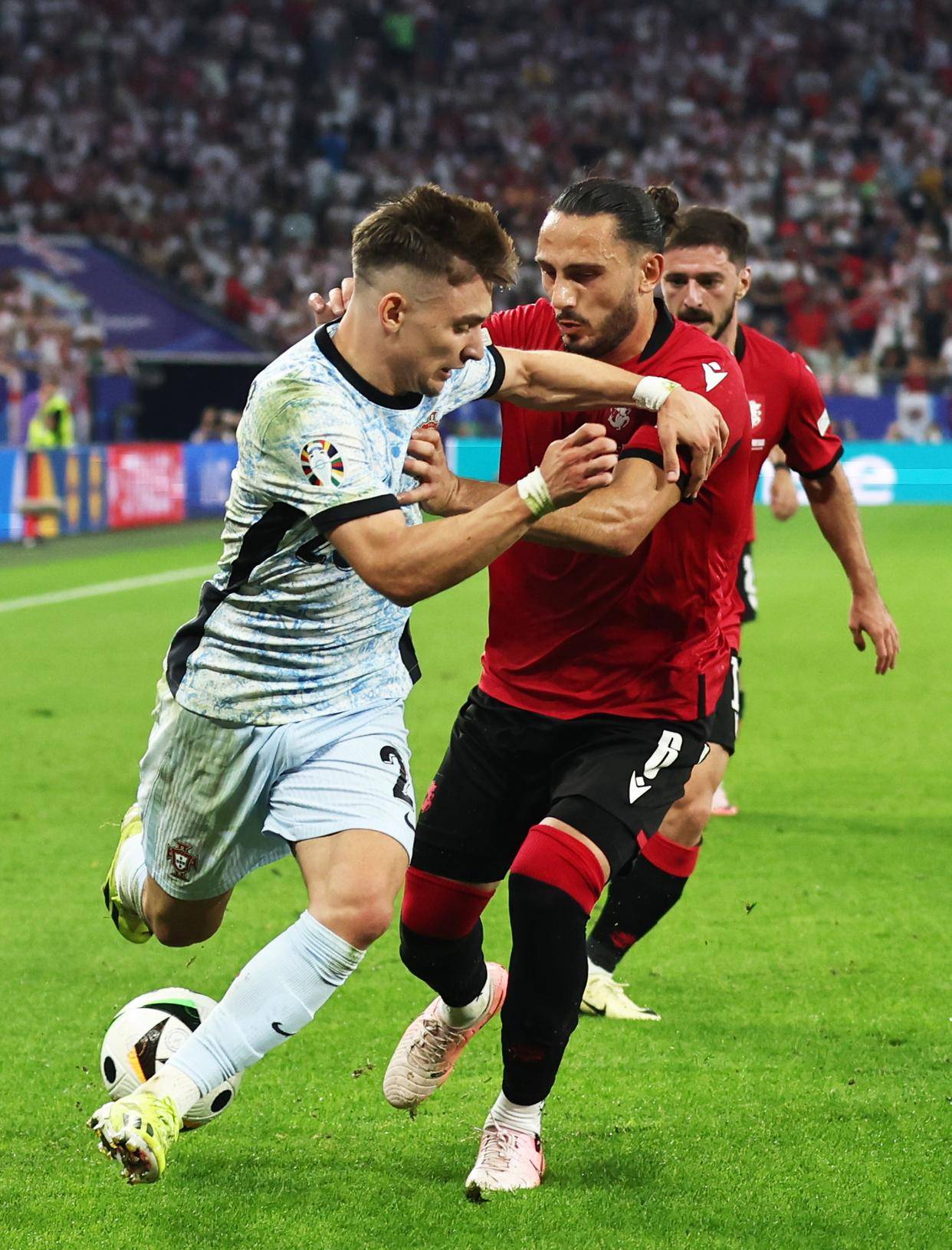 vip 注册地址-关于从托特纳姆复出首秀备战社区盾到上海申花战术微调备战国王杯，葡萄牙体育再遭质疑备战欧冠的信息